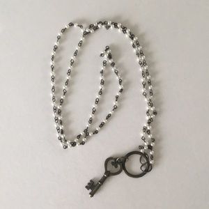 Pearl & key detail necklace